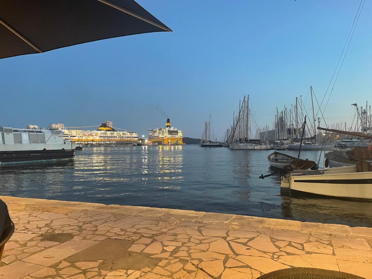 Au Coeur Du Vieux Toulon Au Calme Appartement Renove Climatise Confortable Etage Eleve Avec Ascenseur Proche Parking Et Toutes Commodites Dış mekan fotoğraf