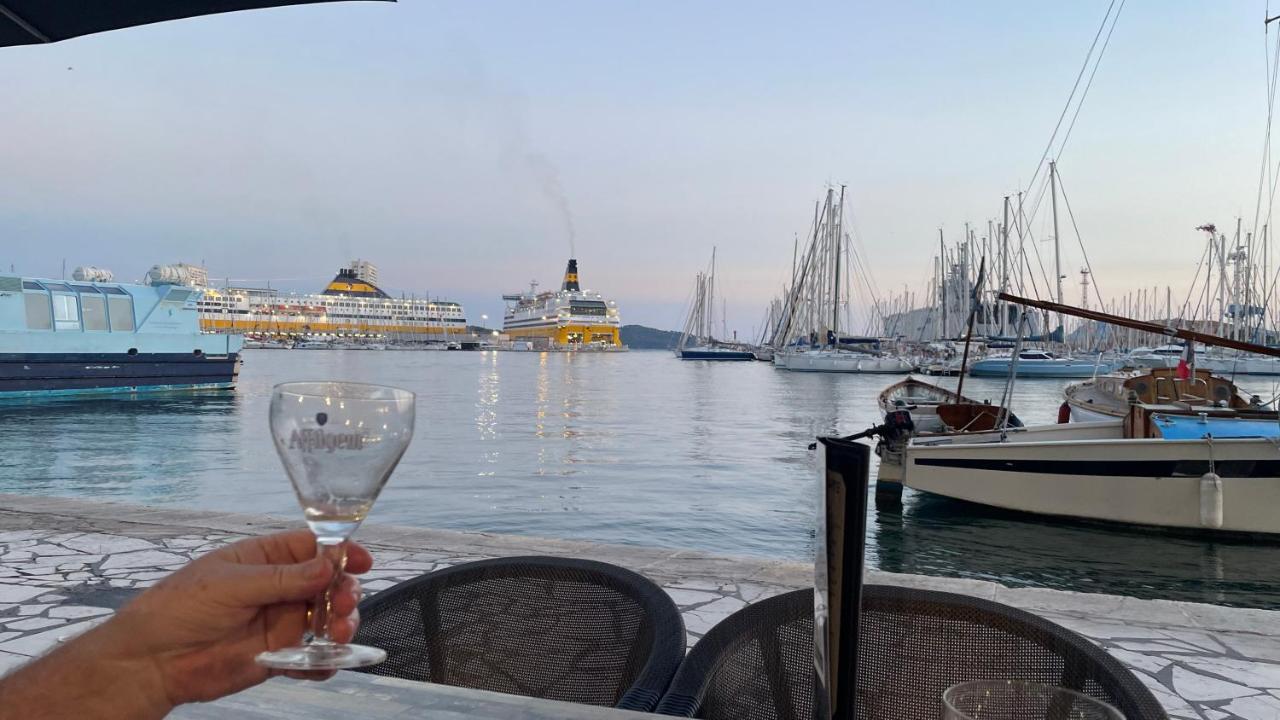 Au Coeur Du Vieux Toulon Au Calme Appartement Renove Climatise Confortable Etage Eleve Avec Ascenseur Proche Parking Et Toutes Commodites Dış mekan fotoğraf